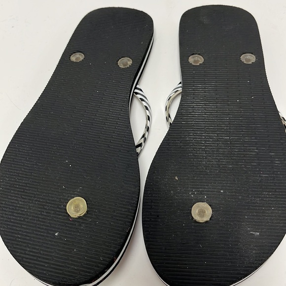Vera Bradley flip flops! - Picture 3 of 6